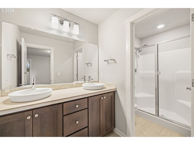 8032 Se BUTTERNUT CREEK Pkwy, Hillsboro, OR 97123