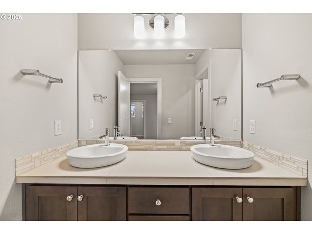 8032 Se BUTTERNUT CREEK Pkwy, Hillsboro, OR 97123