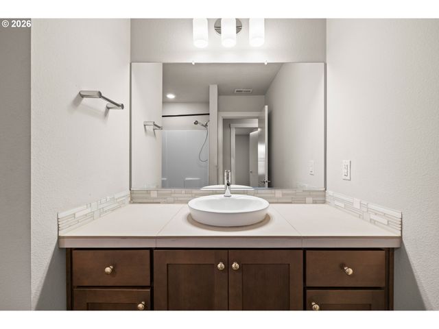 8032 Se BUTTERNUT CREEK Pkwy, Hillsboro, OR 97123