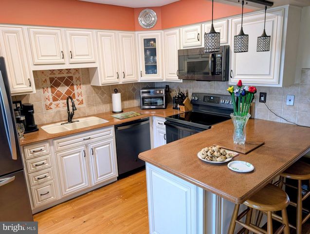 2145 BROMLEY CMN, Southampton, PA 18966