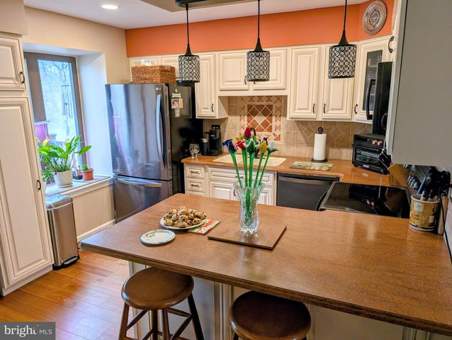 2145 BROMLEY CMN, Southampton, PA 18966