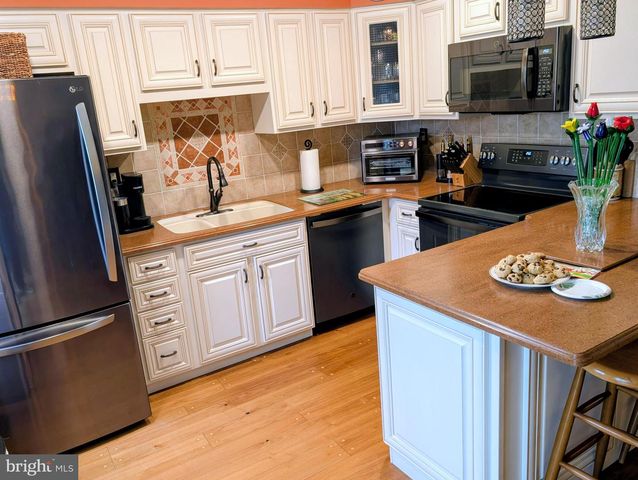 2145 BROMLEY CMN, Southampton, PA 18966