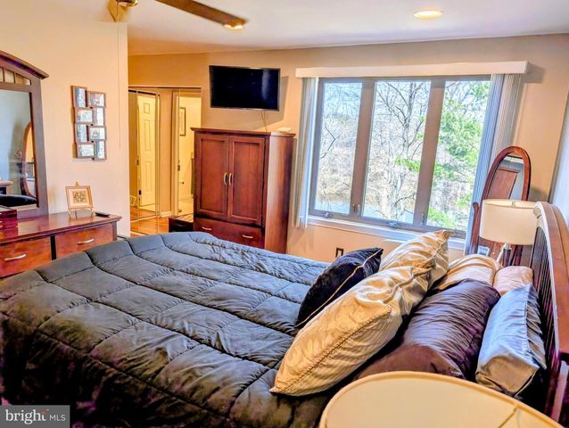 2145 BROMLEY CMN, Southampton, PA 18966