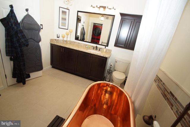 2145 BROMLEY CMN, Southampton, PA 18966