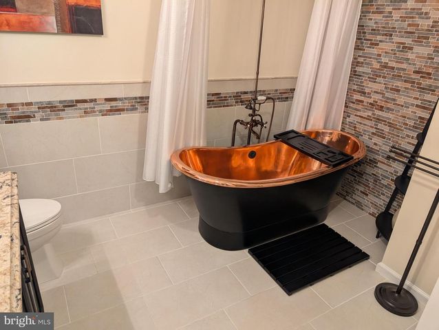 2145 BROMLEY CMN, Southampton, PA 18966