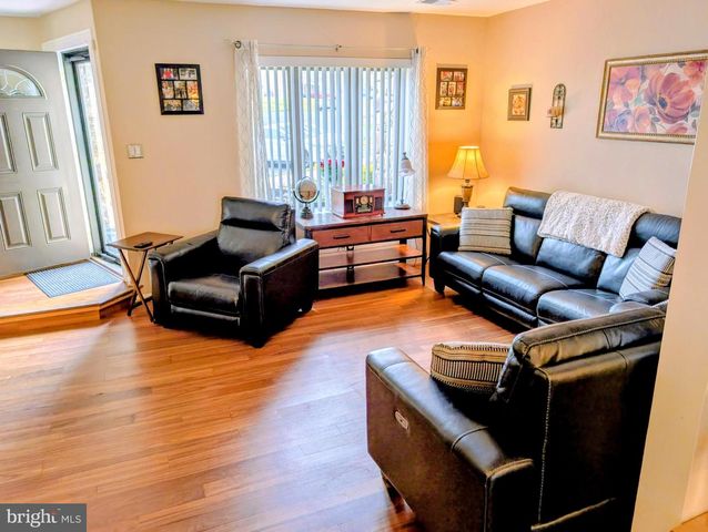 2145 BROMLEY CMN, Southampton, PA 18966