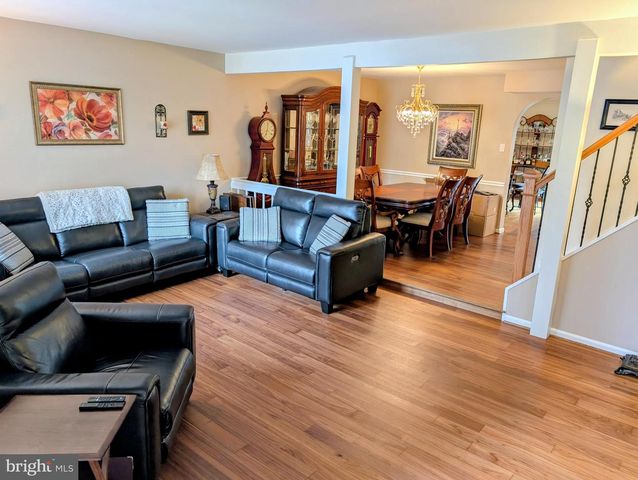 2145 BROMLEY CMN, Southampton, PA 18966