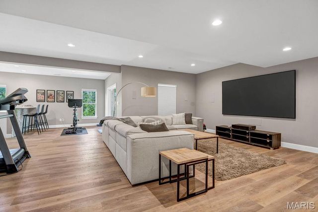 11915 Kendon Drive, Des Peres, MO 63131