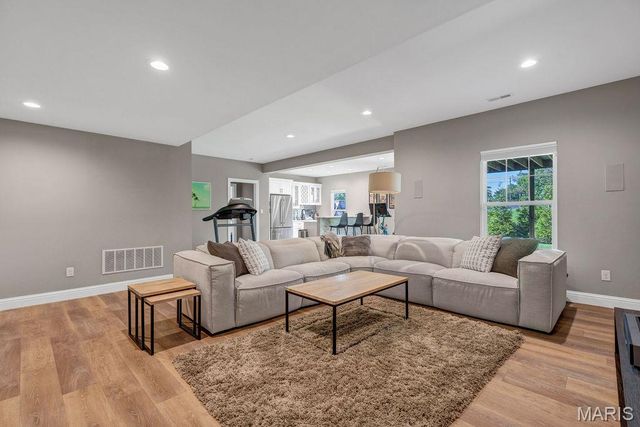 11915 Kendon Drive, Des Peres, MO 63131