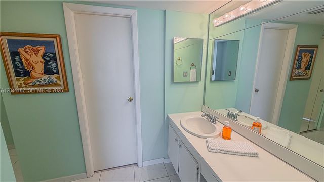 20335 W Country Club Dr 2102, Aventura, FL 33180