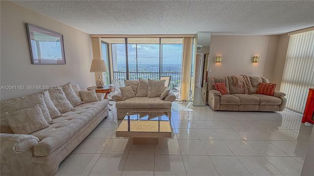 20335 W Country Club Dr 2102, Aventura, FL 33180