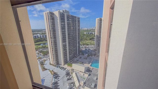 20335 W Country Club Dr 2102, Aventura, FL 33180