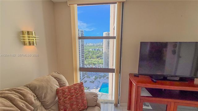 20335 W Country Club Dr 2102, Aventura, FL 33180
