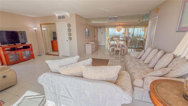 20335 W Country Club Dr 2102, Aventura, FL 33180