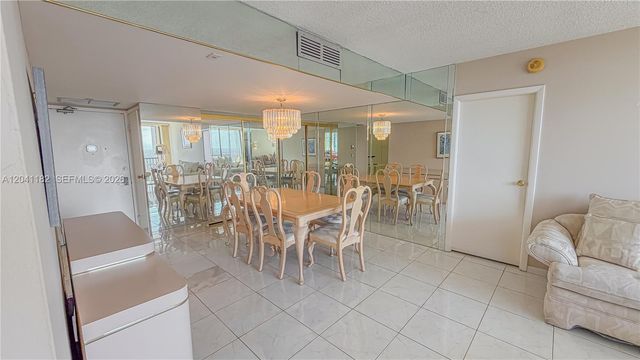20335 W Country Club Dr 2102, Aventura, FL 33180