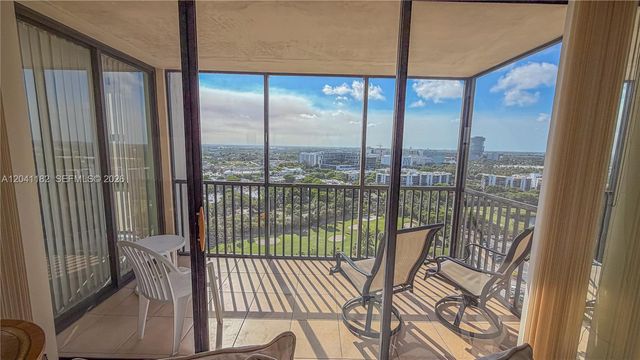 20335 W Country Club Dr 2102, Aventura, FL 33180