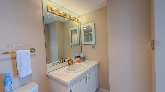 20335 W Country Club Dr 2102, Aventura, FL 33180