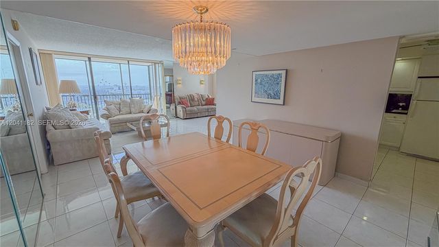 20335 W Country Club Dr 2102, Aventura, FL 33180