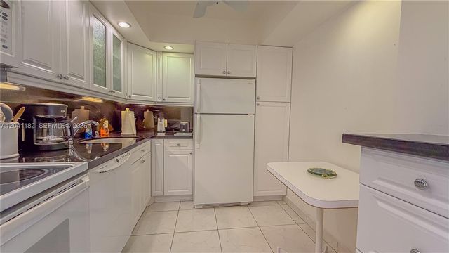 20335 W Country Club Dr 2102, Aventura, FL 33180