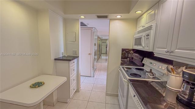 20335 W Country Club Dr 2102, Aventura, FL 33180