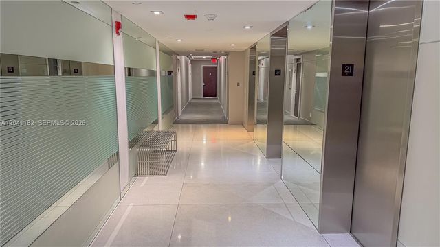 20335 W Country Club Dr 2102, Aventura, FL 33180