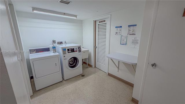 20335 W Country Club Dr 2102, Aventura, FL 33180