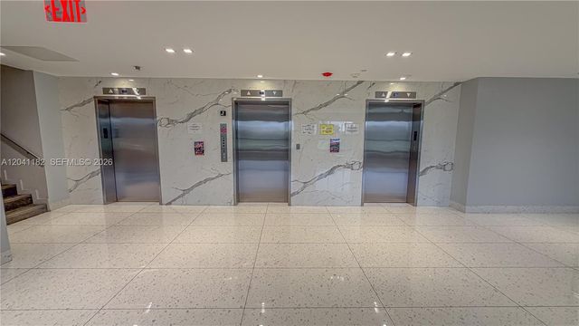 20335 W Country Club Dr 2102, Aventura, FL 33180