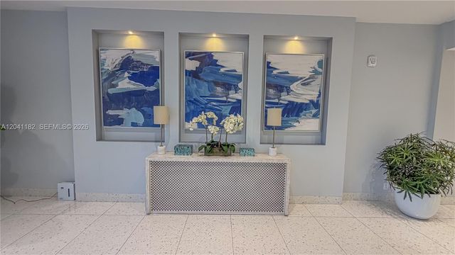 20335 W Country Club Dr 2102, Aventura, FL 33180