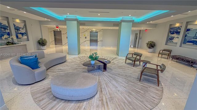 20335 W Country Club Dr 2102, Aventura, FL 33180