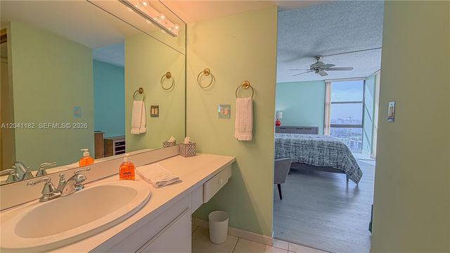 20335 W Country Club Dr 2102, Aventura, FL 33180