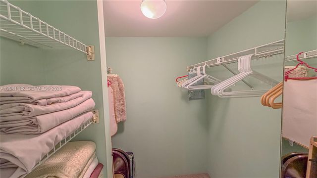 20335 W Country Club Dr 2102, Aventura, FL 33180