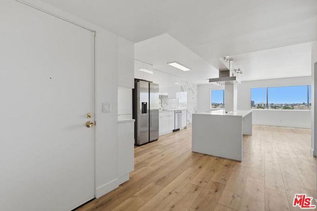 435 N Oakhurst Drive 905, Beverly Hills, CA 90210