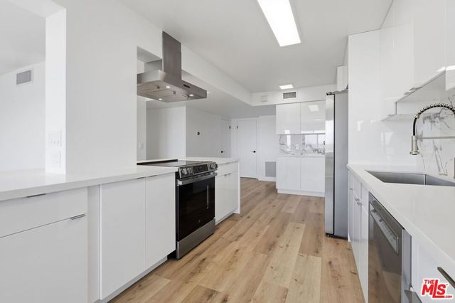 435 N Oakhurst Drive 905, Beverly Hills, CA 90210