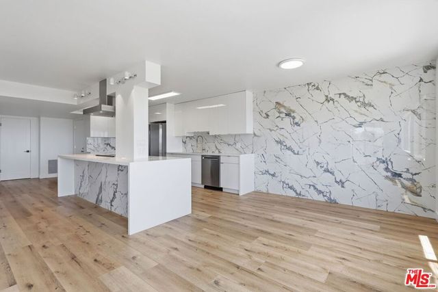 435 N Oakhurst Drive 905, Beverly Hills, CA 90210