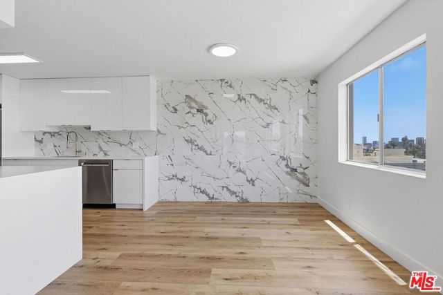 435 N Oakhurst Drive 905, Beverly Hills, CA 90210