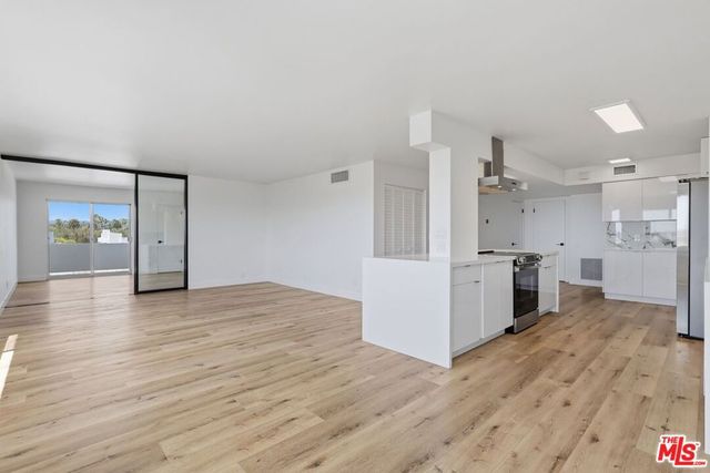 435 N Oakhurst Drive 905, Beverly Hills, CA 90210