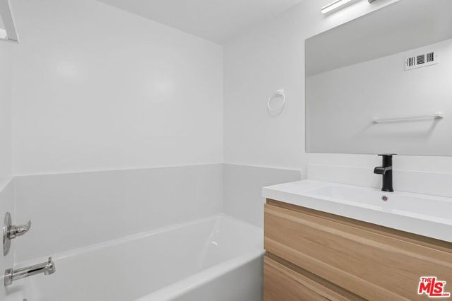 435 N Oakhurst Drive 905, Beverly Hills, CA 90210