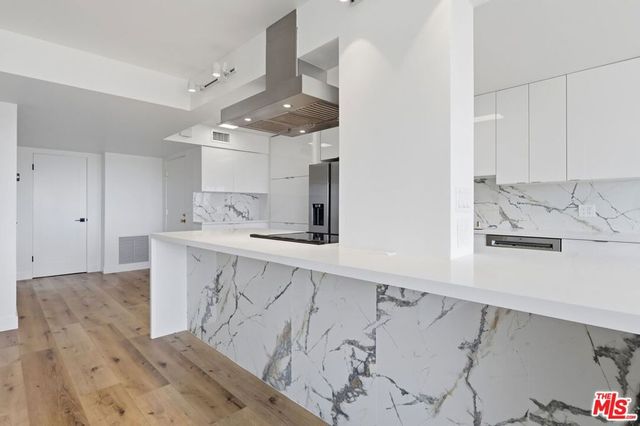 435 N Oakhurst Drive 905, Beverly Hills, CA 90210