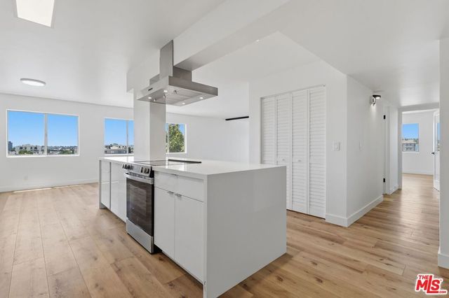 435 N Oakhurst Drive 905, Beverly Hills, CA 90210