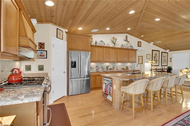 7704 Myrsine CIR # 10, Bokeelia, FL 33922