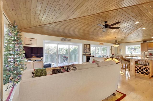 7704 Myrsine CIR # 10, Bokeelia, FL 33922