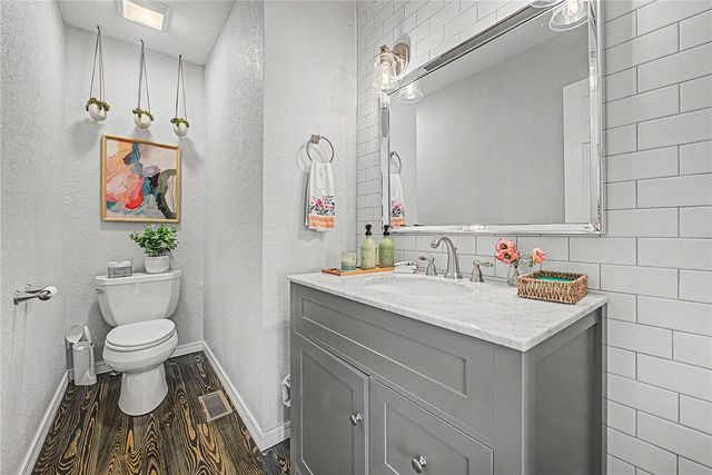 305 SW E Street, Bentonville, AR 72712