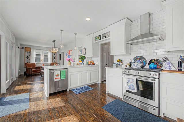 305 SW E Street, Bentonville, AR 72712