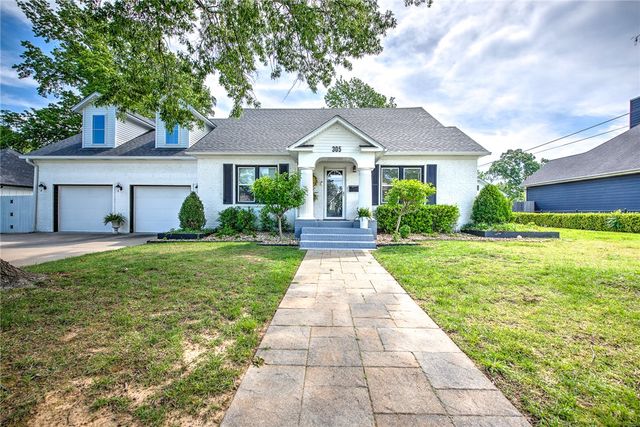 305 SW E Street, Bentonville, AR 72712