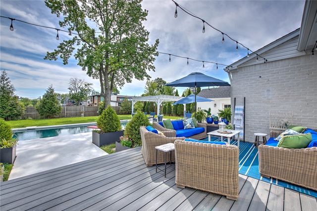 305 SW E Street, Bentonville, AR 72712