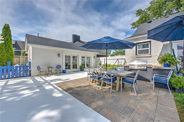 305 SW E Street, Bentonville, AR 72712
