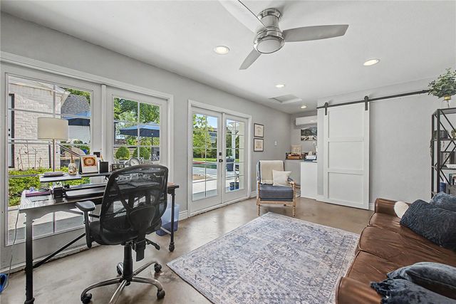 305 SW E Street, Bentonville, AR 72712