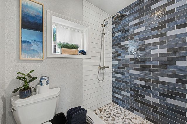 305 SW E Street, Bentonville, AR 72712