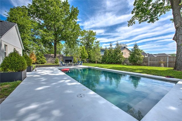 305 SW E Street, Bentonville, AR 72712