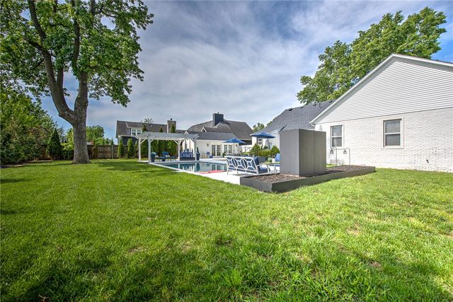 305 SW E Street, Bentonville, AR 72712